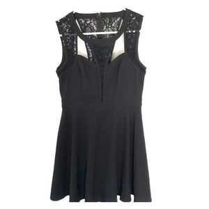 Super cute lace black dress !